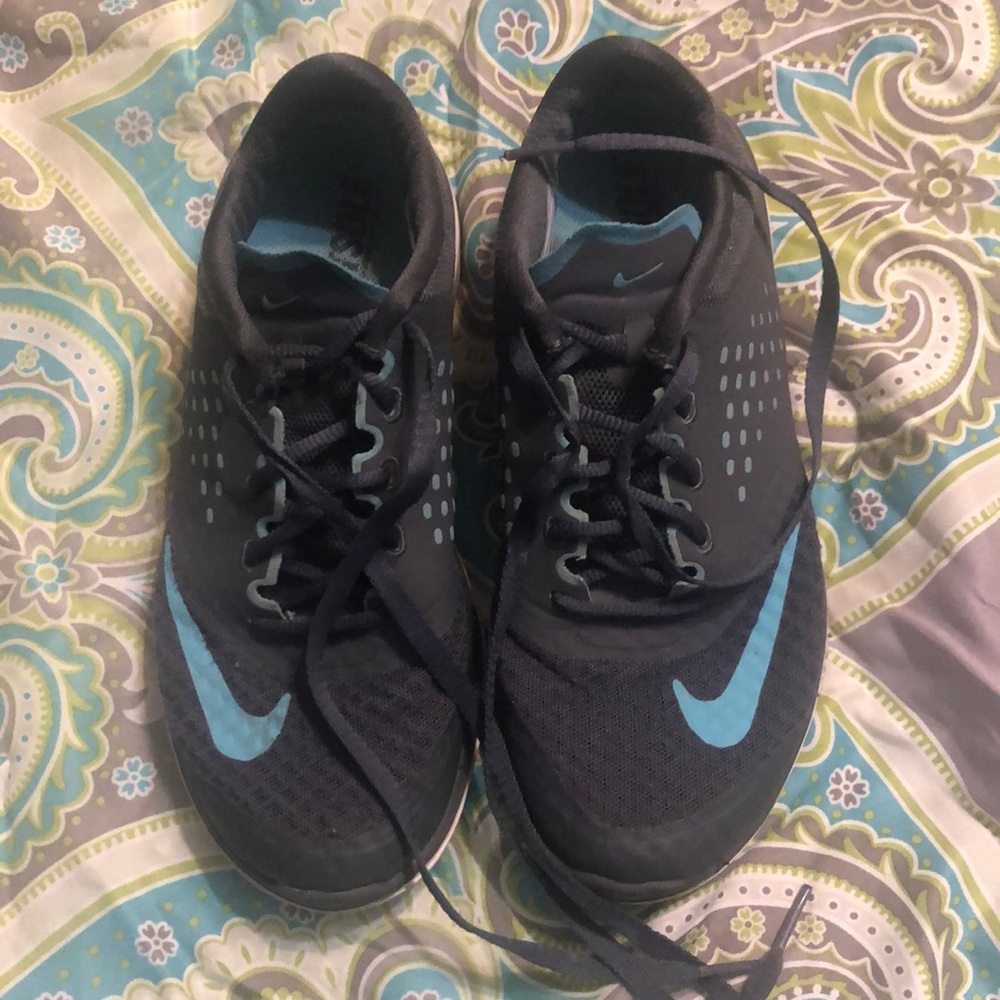 Women’s nikes size 6